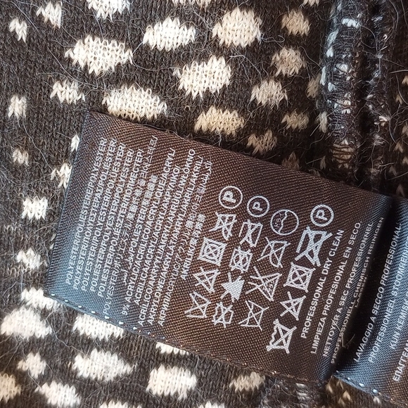 Guess Ladies Faux Fur Vest Size:XS Color:Gray, White, Black - Picture 9 of 11